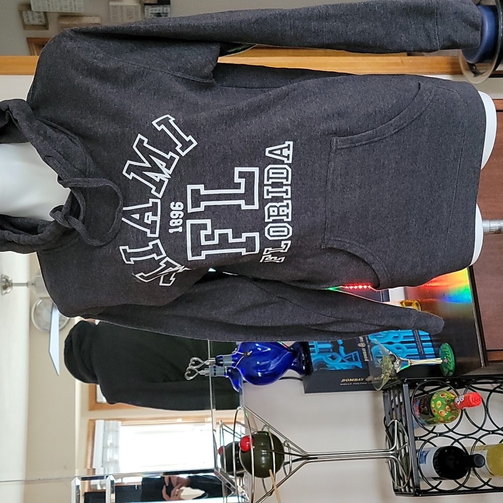 Miami Florida. Gray sweatshirt/hoodie med
